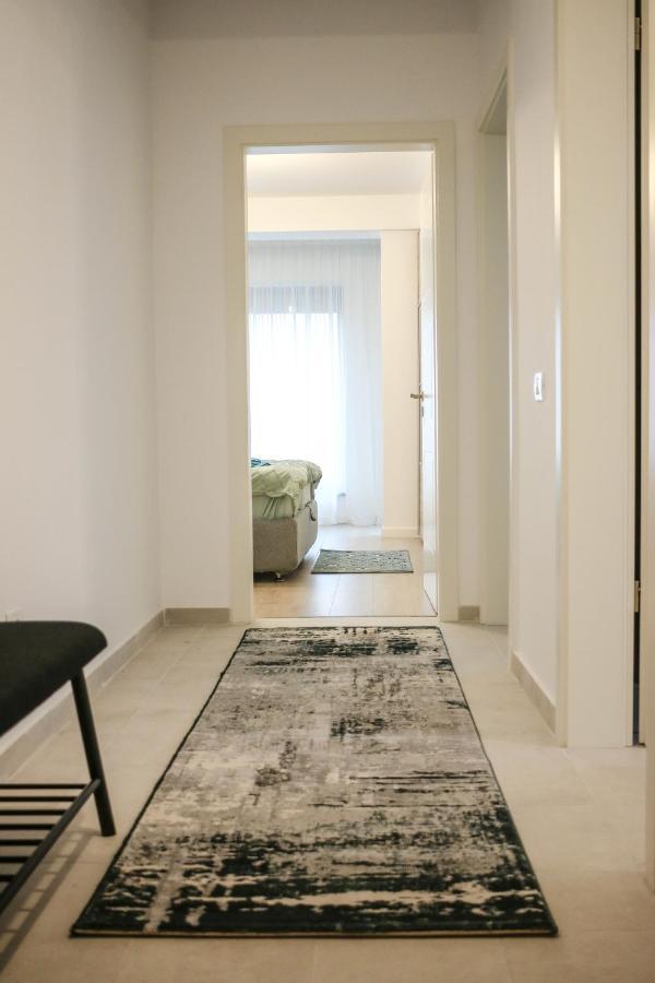 The Next Door Apartaments Boekarest Buitenkant foto